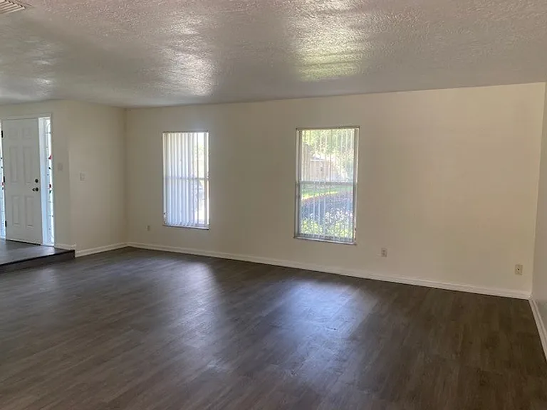 2114 Winnebago Trl — Photo 3