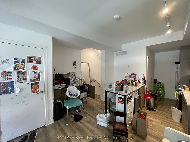 40 Ed Clark Gdns #Townhouse 21 — Photo 6