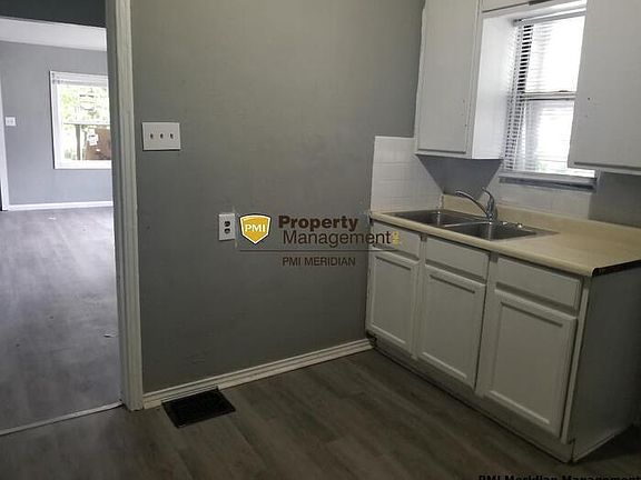 4th image of 3721 Hillside Ave