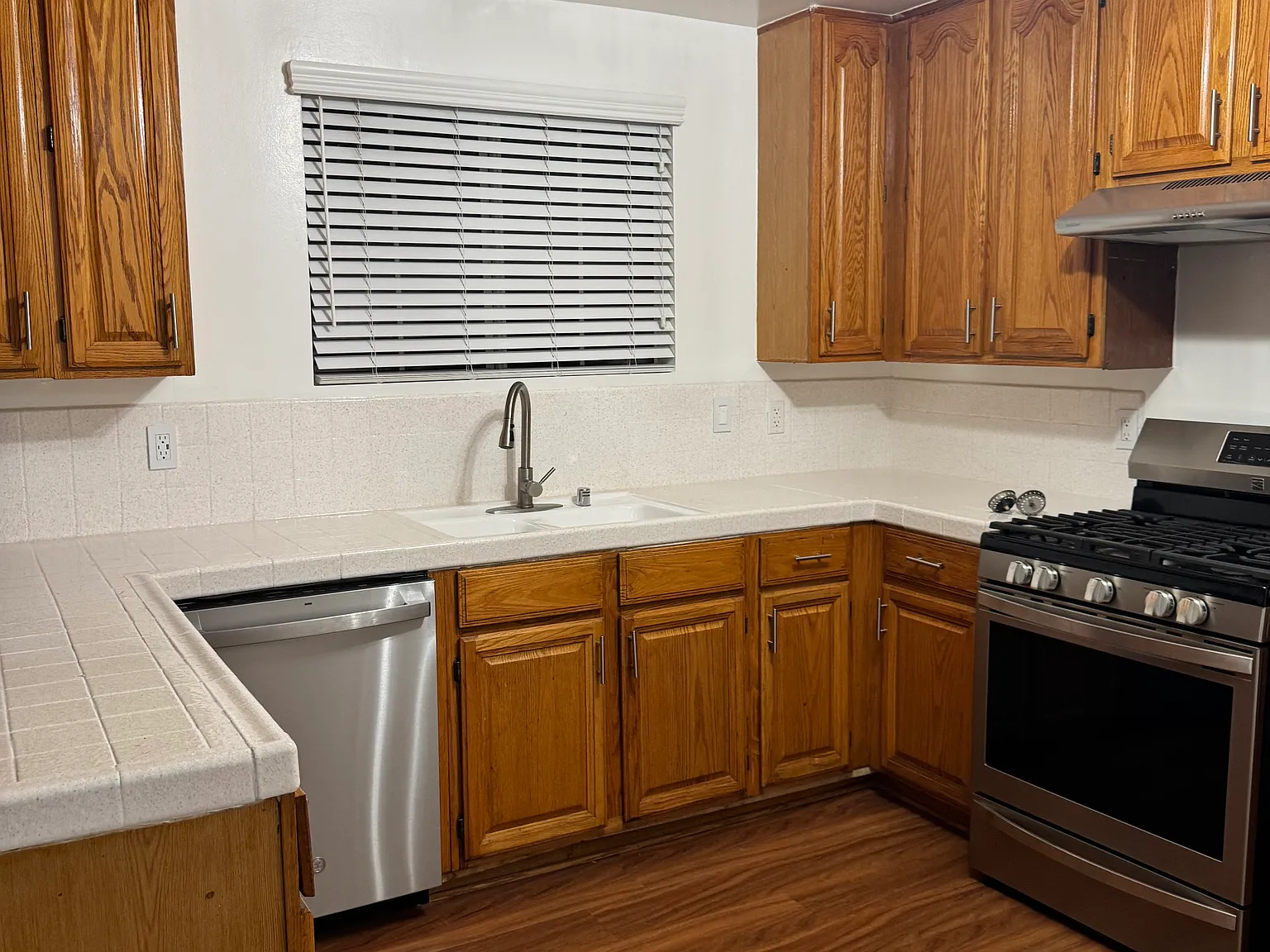 3 bed, 1323 sqft, $4,700 — Photo 4