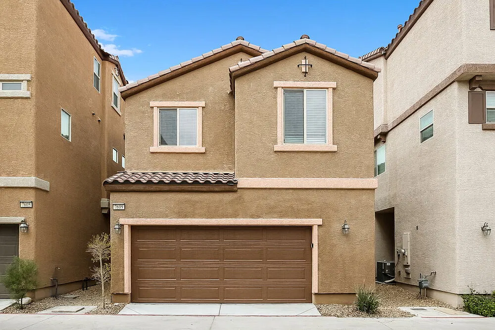 3 bed, 2.5 bath, 1503 sqft, $2,105 — Photo 1