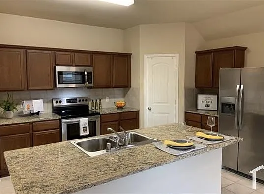 4 bed, 1750 sqft, $2,229 — Photo 4