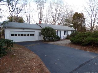2 Wintergreen Dr, Quaker Hill, CT 06375