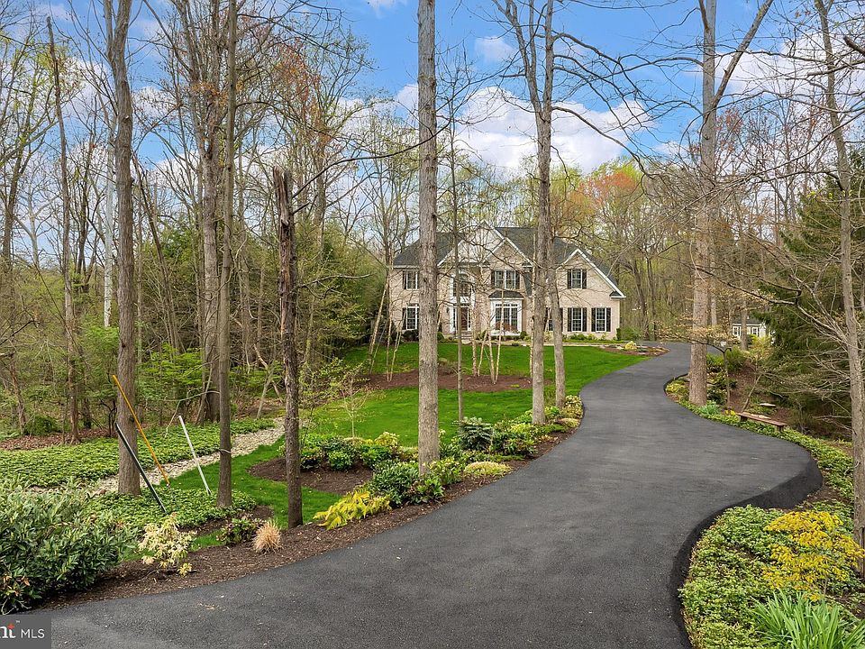1st image of 21433 Lake Dr