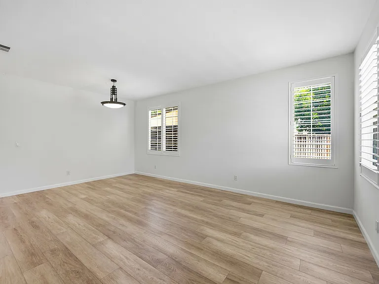 552 Stonehaven Ct — Photo 17