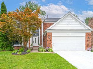 1178 Thames Dr, Rochester Hills, MI 48307
