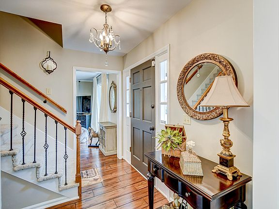 4th image of 105 Pelican Ct