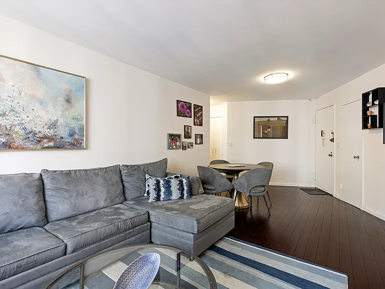 2025 Broadway #15B — Photo 4