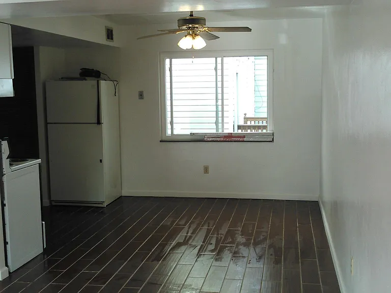 401 6th St — Photo 3