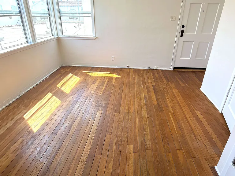 34 Granada Ave #6 — Photo 2