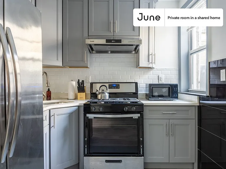 2572 Steinway St #D — Photo 12