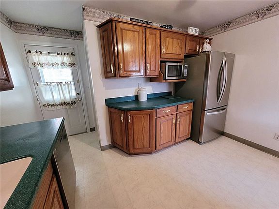 5th image of 412 Shogan Dr