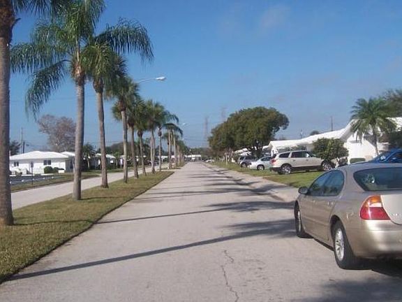 2nd image of 3833 Mainlands Blvd N