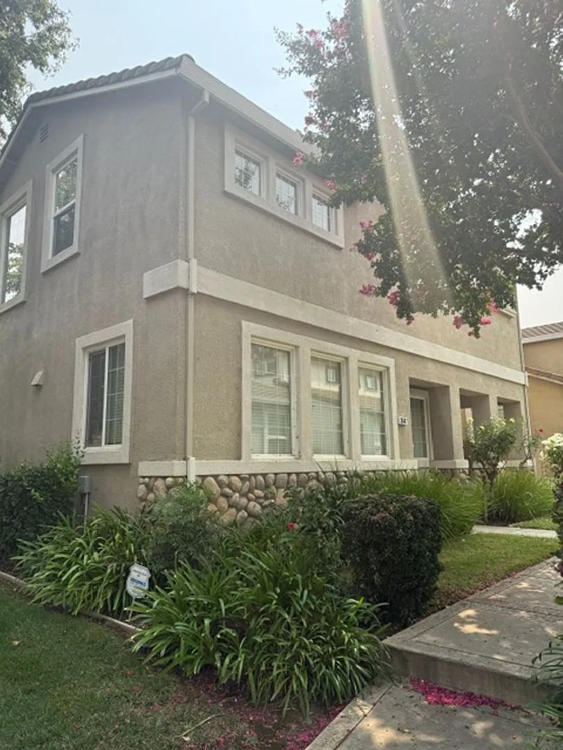 Super clean home in Westshore Lakeside Community! — Photo 1