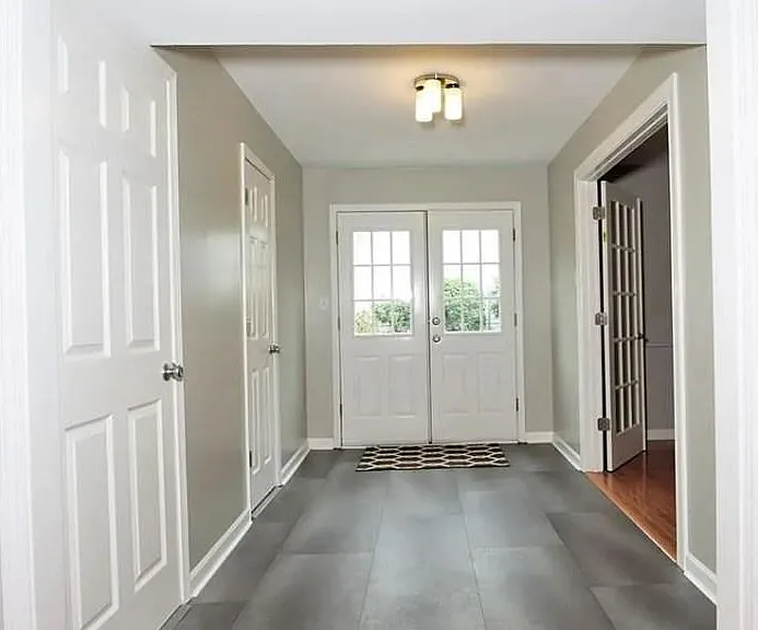 2945 Riverbend Dr — Photo 2