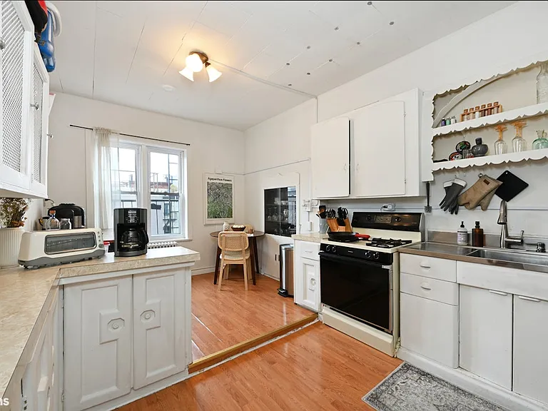 902 Park Ave #4 — Photo 9