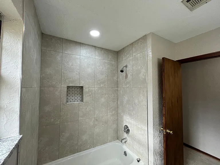 1505 Kingston Rd — Photo 20