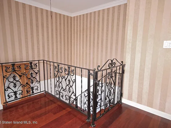 90 Levit Avenue image 2 of 36