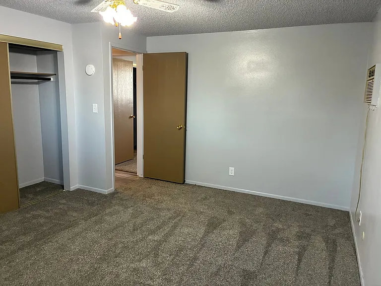 7523 S Cowen St — Photo 15