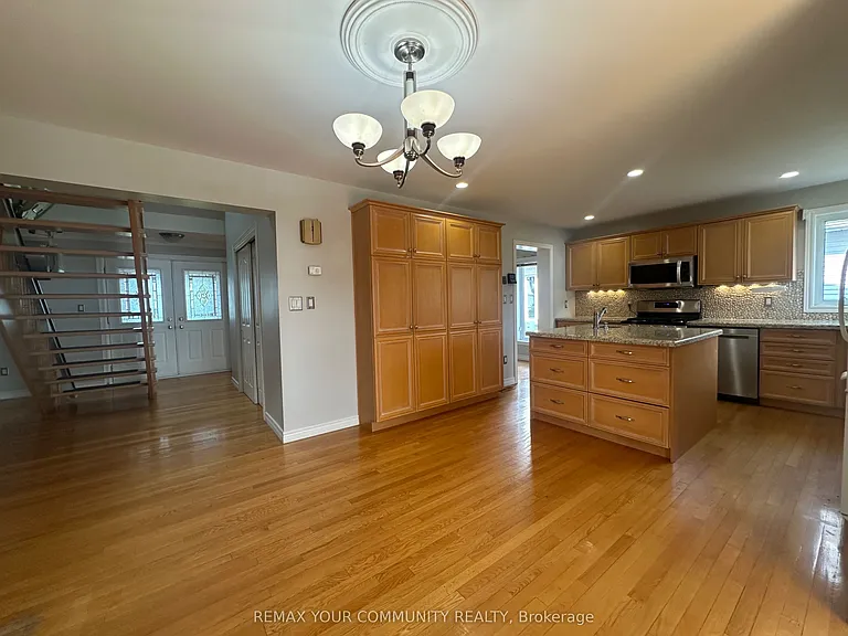 203 Lake Dr E — Photo 10