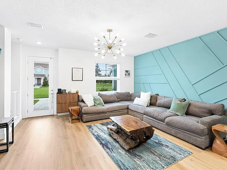 1808 Fender Ln — Photo 6