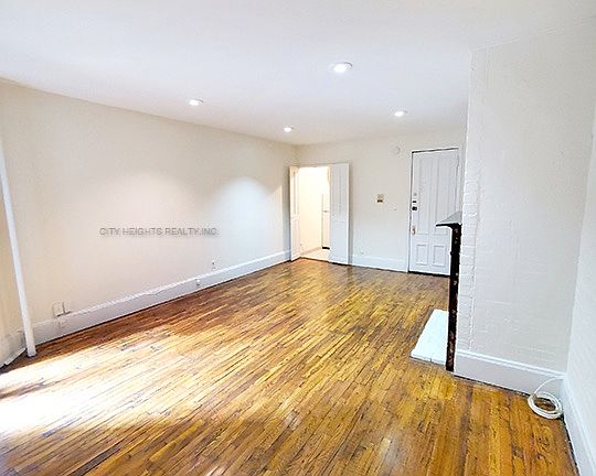 3rd image of 143 E 37th St