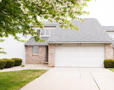 5431 Country Club Ln, Grand Blanc, MI, 48439