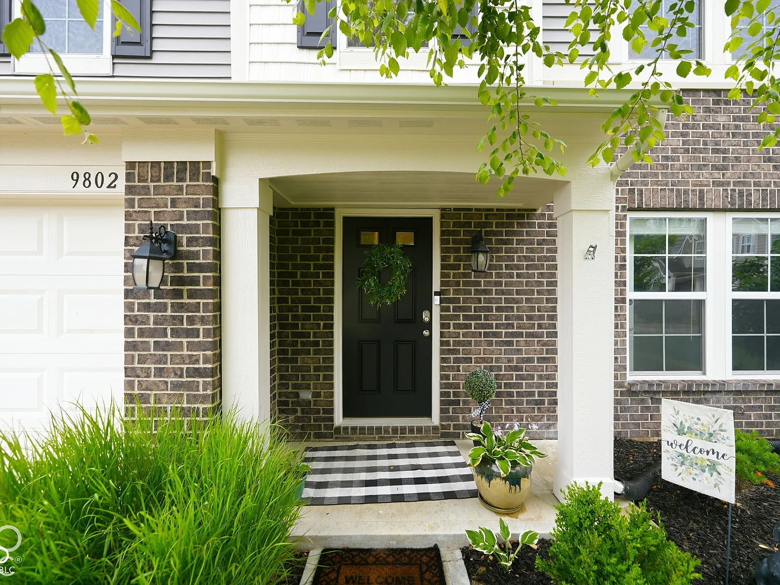 3 bed, 2.5 bath, 2288 sqft, $2,400 — Photo 2