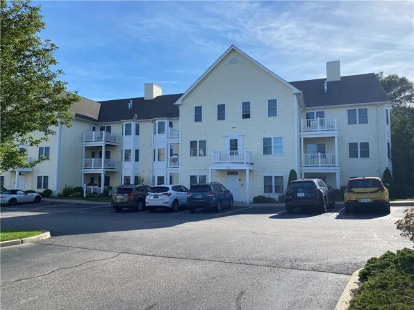 60 Saw Mill Dr Unit 208, North Kingstown, RI 02852