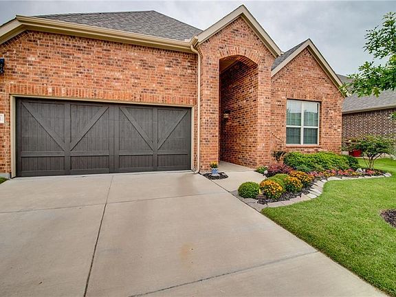 2nd image of 2521 Sabine Cir