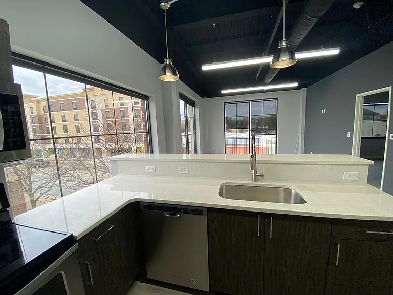22241 Michigan Ave — Photo 31