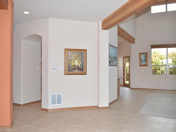 5th image of 9208 Autumn Rose Dr NE