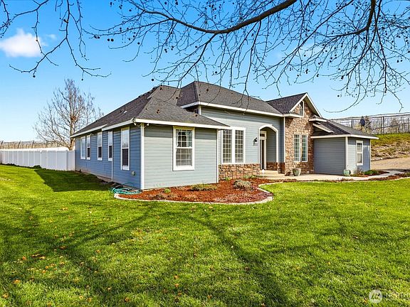 2nd image of 1031 Orchardvale Road