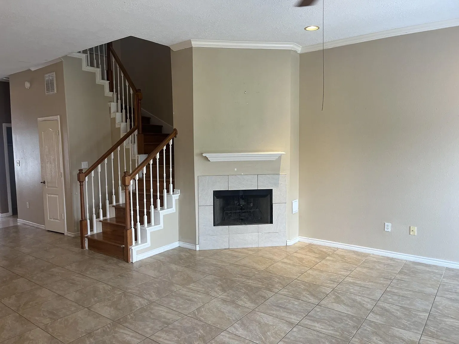 2 bed, 2.5 bath, 1596 sqft, $1,595 — Photo 3