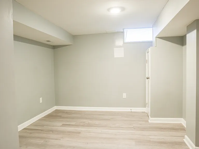 1535 W Fairmount Ave — Photo 13