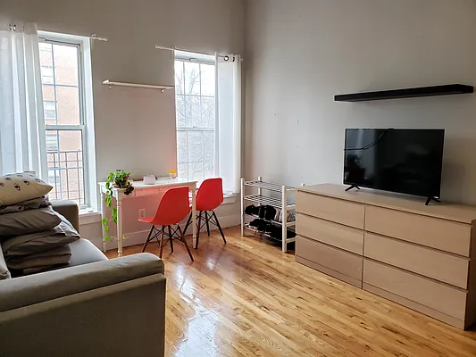 Rented by Signature Property Realty | media 28