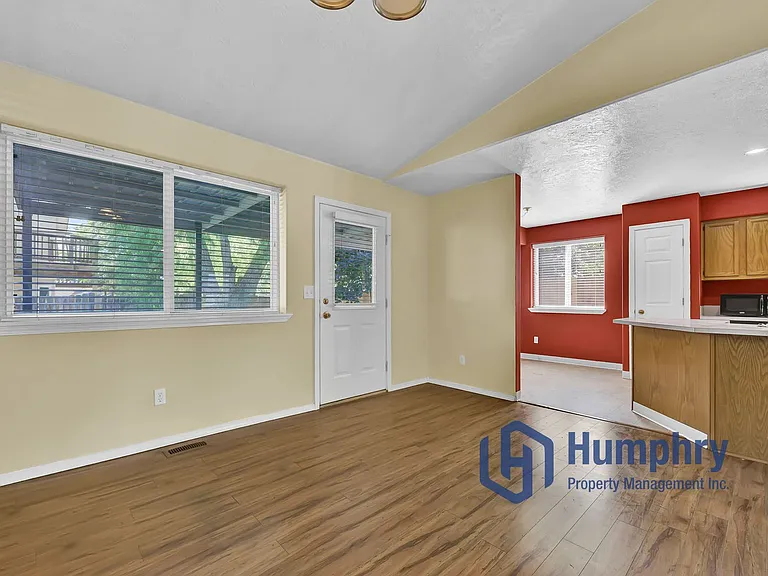 157 W Rockford St — Photo 12