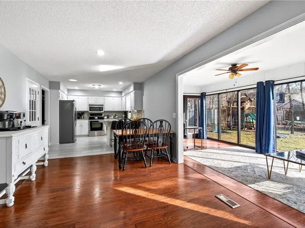 3 Cunningham Ln, Bella Vista, AR 72715