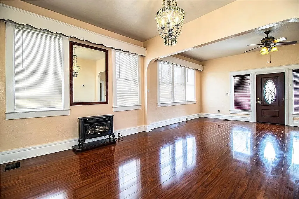 2 bed, 1395 sqft, $2,800 — Photo 4