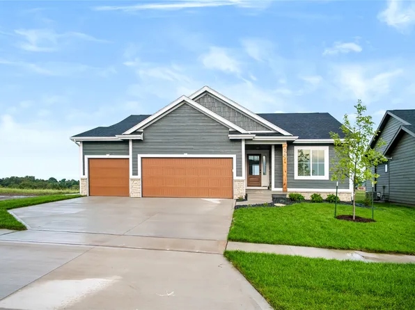3193 Marigold Cir, Pella, IA 50219