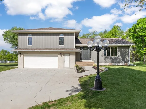 3902 Julie Ln, Cedar Rapids, IA 52404