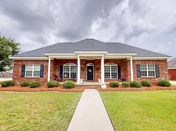 201 W Azalea Ln, Headland, AL 36345
