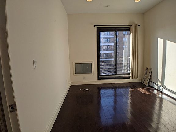 2nd image of 30-59 Crescent St #3