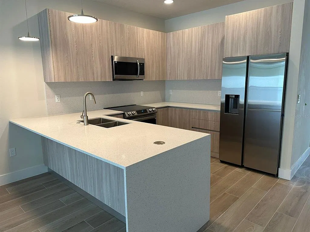 3 bed, 3.0 bath, 1853 sqft, $2,400 — Photo 4