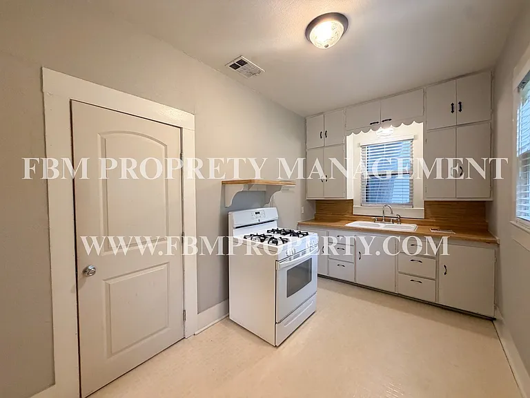 205 W Gilmer St — Photo 7
