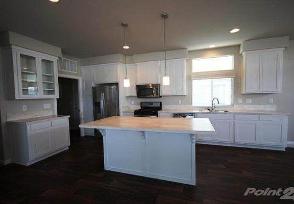 Gorgeous Clean and White Kitchen