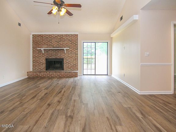 3rd image of 302 Countrywood Dr