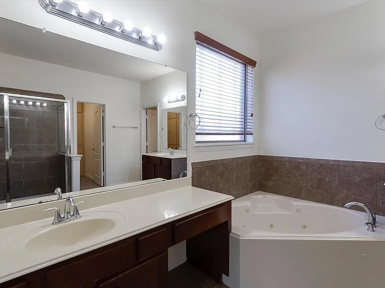 13202 Indigo Creek Ln — Photo 19