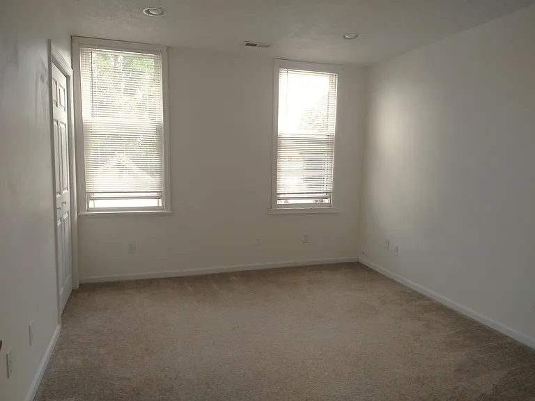 43 S Howard Ave — Photo 6