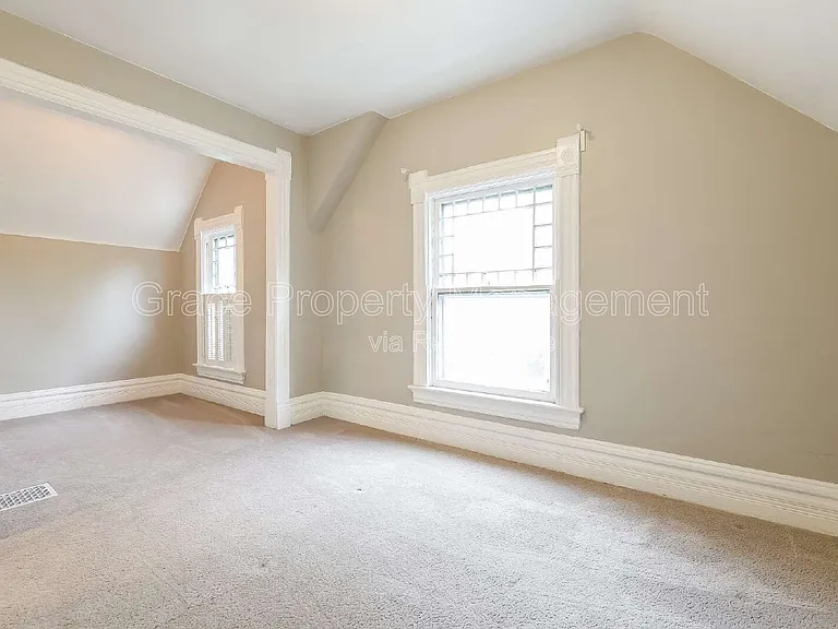 212 W Irvington Pl — Photo 13